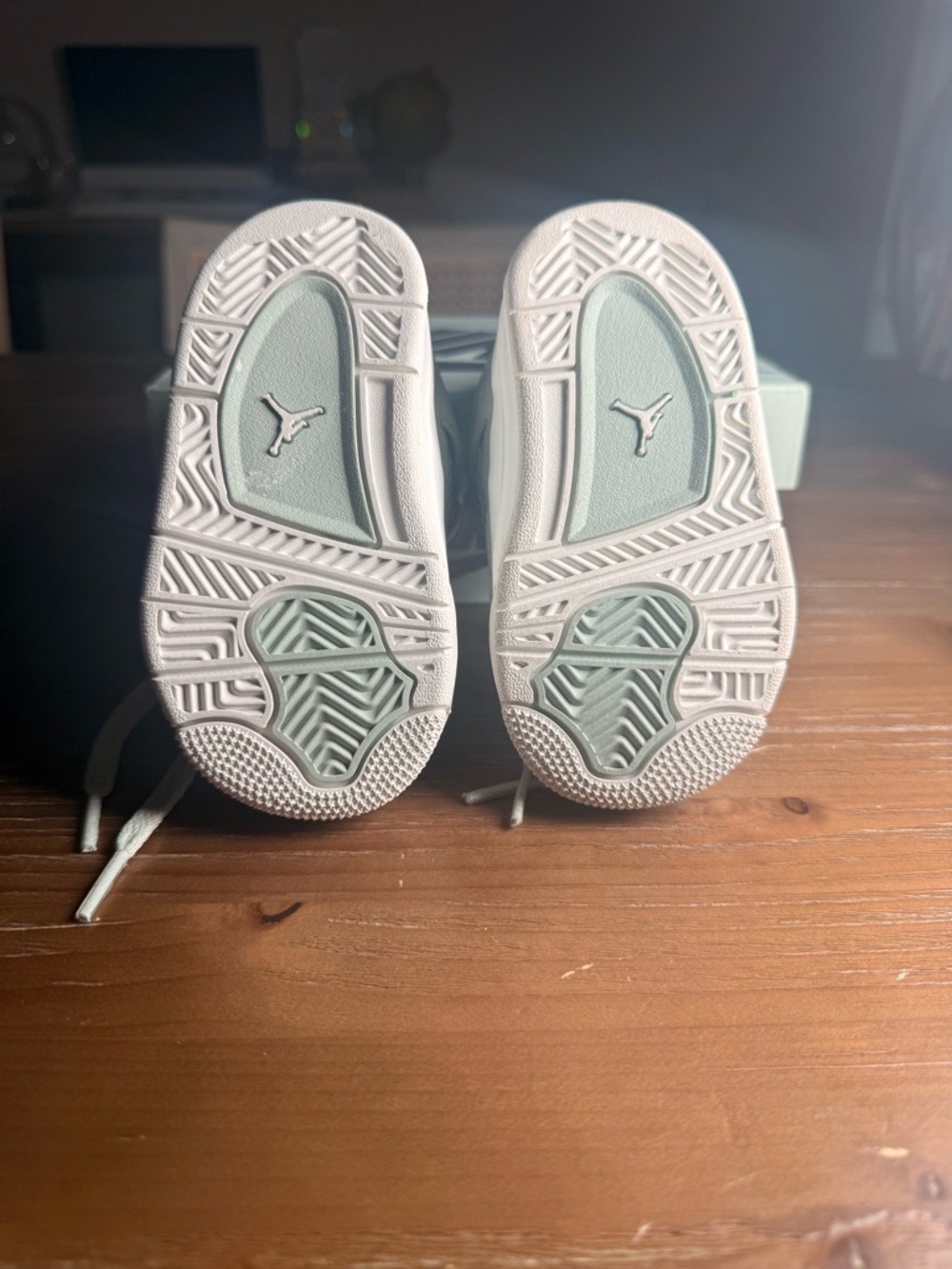 Jordan Kids' Retro 4 Sneakers in Mint - Picture 5 of 7